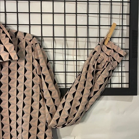 Elaine Rose Geometric Pattern Blouse - Picture 4 of 11